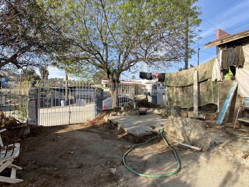 Terreno con construccion en Col. Lomitas